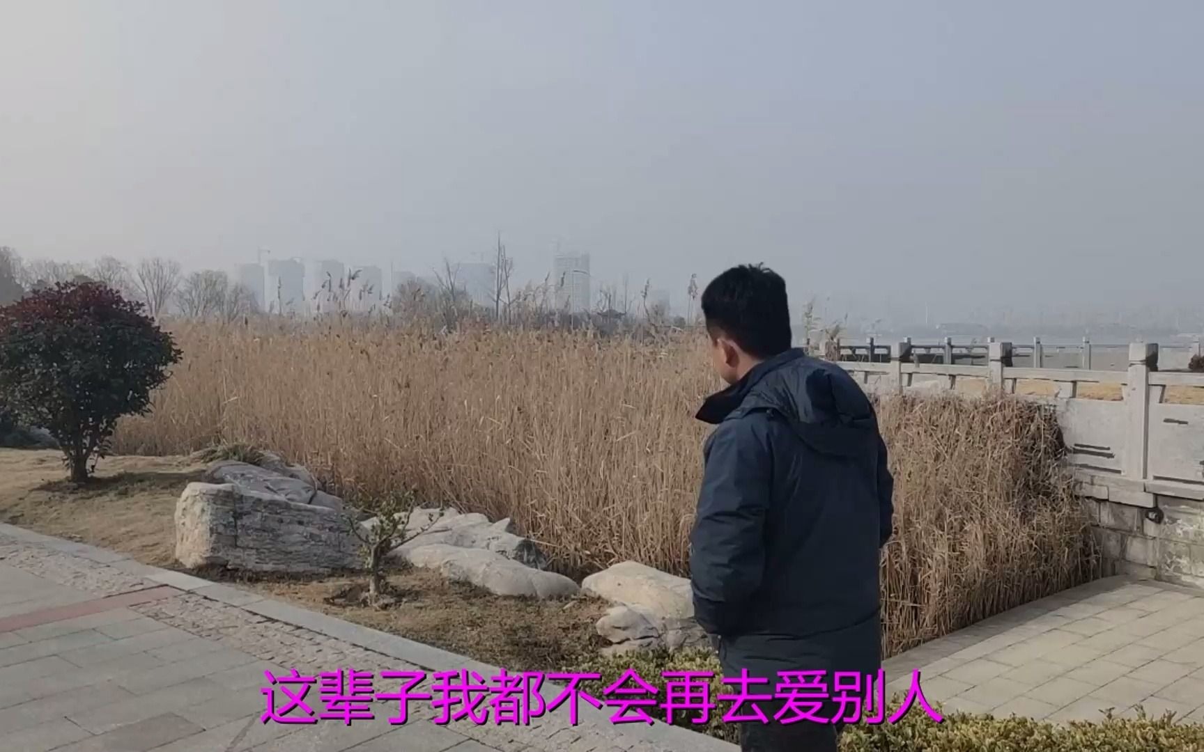 [图]熟悉的经典音乐《世界上最伤心的人》情深醉人，致逝去的岁月