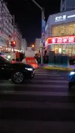 Скачать видео: 雪王过马路