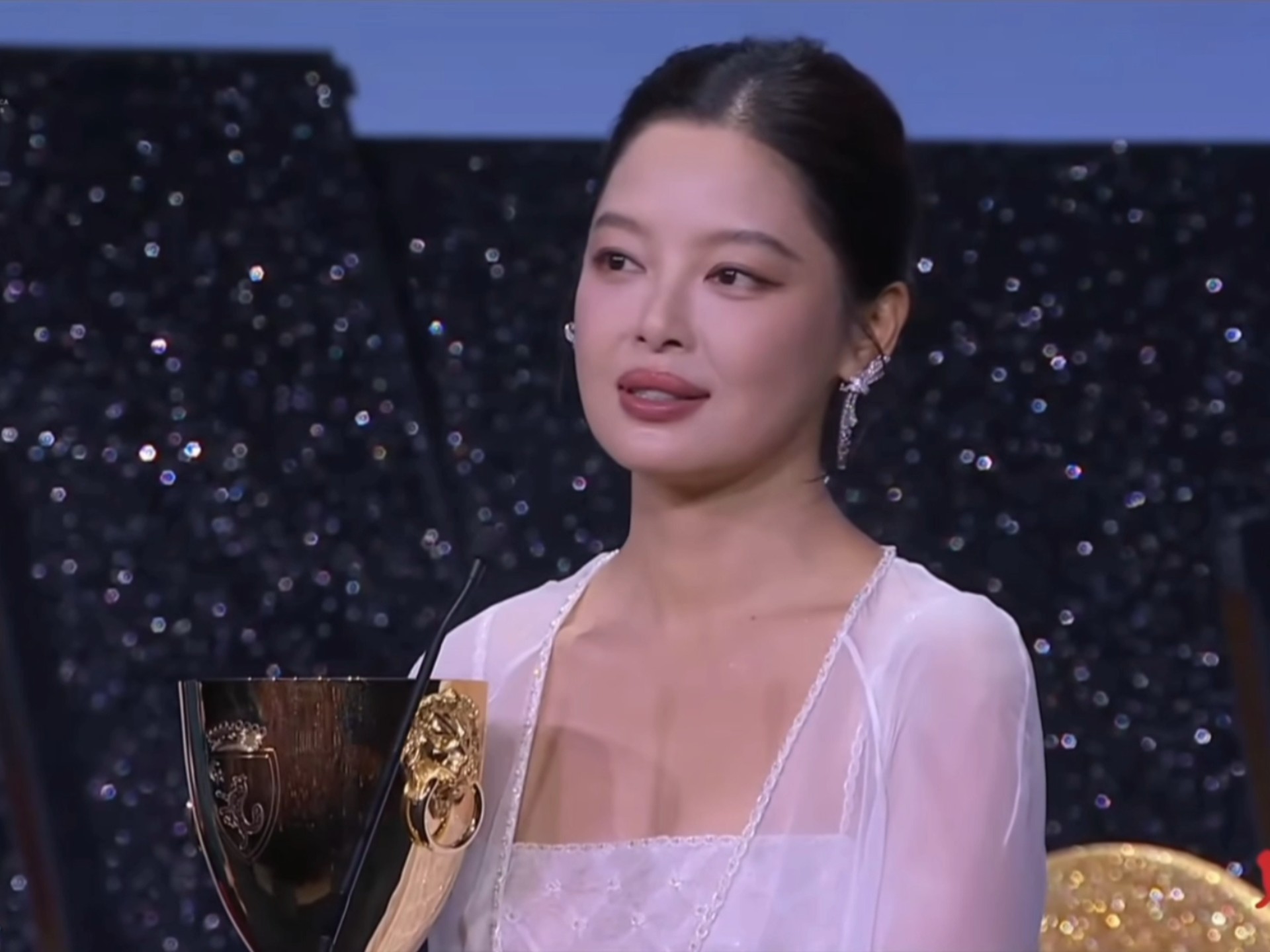 澳门威尼斯人娱乐场-Venetian Macao Casino辛芷蕾荣获国际影后妈妈激动到一连哭了3天更年期都哭犯了！