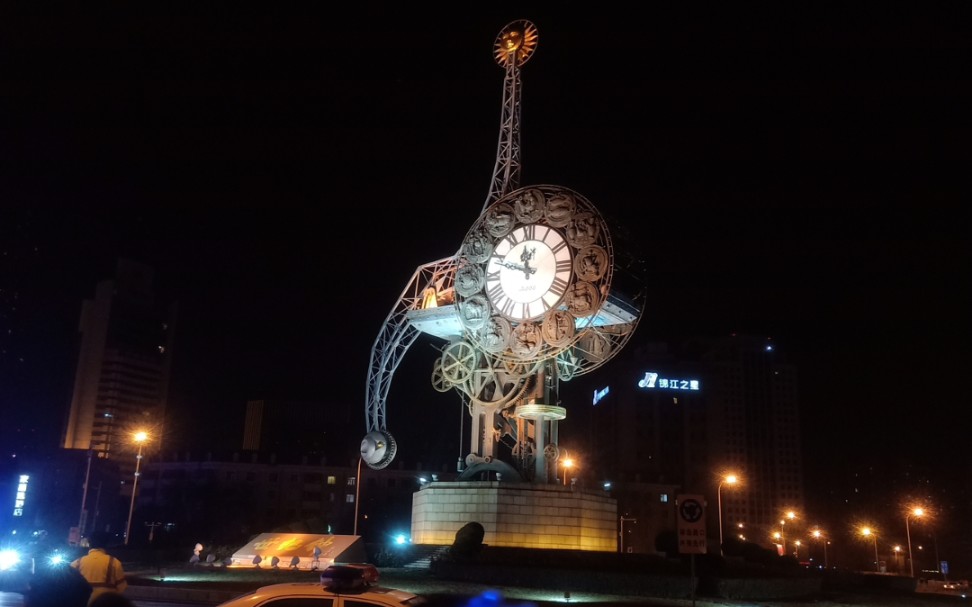 跨年夜的天津世纪钟广场