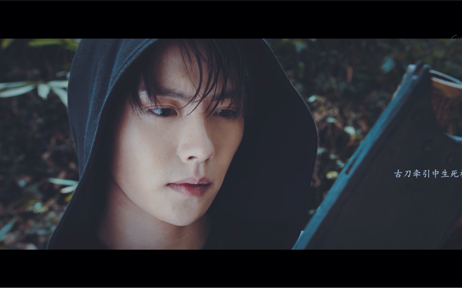 【终极笔记 | 张起灵】流离,十年老粉心中瓶子那抹宿命感_哔哩哔哩