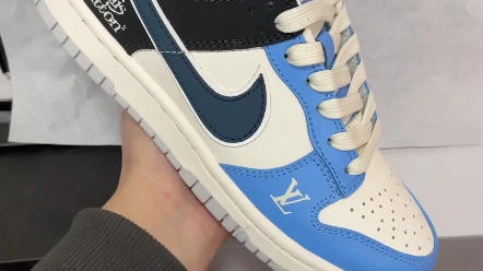 nk dunk low lv联名-蓝精灵