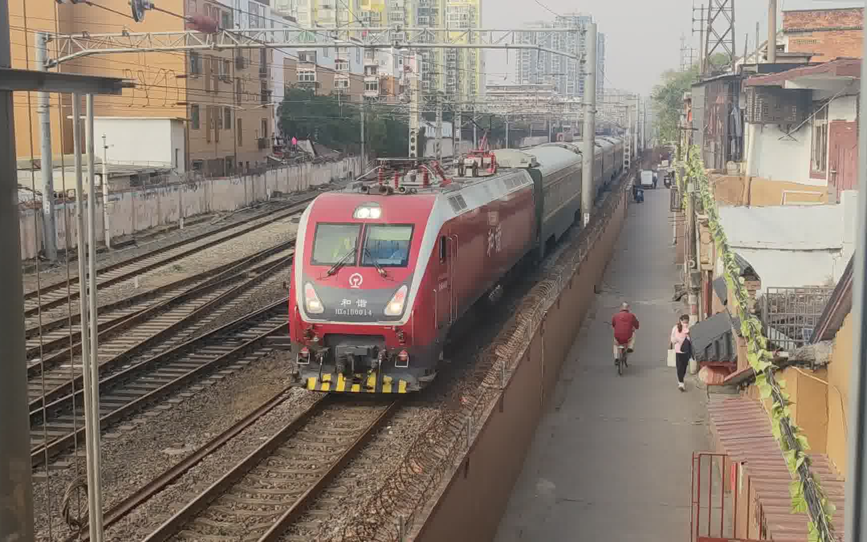 武局南段hxd1d 0014牵引z125次南昌二场2道通过