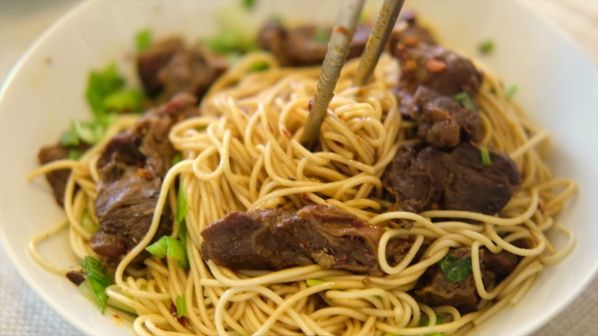 武汉过早系列二:媲美精分世家的牛肉干拌面,早上来一碗,过瘾_哔哩哔哩