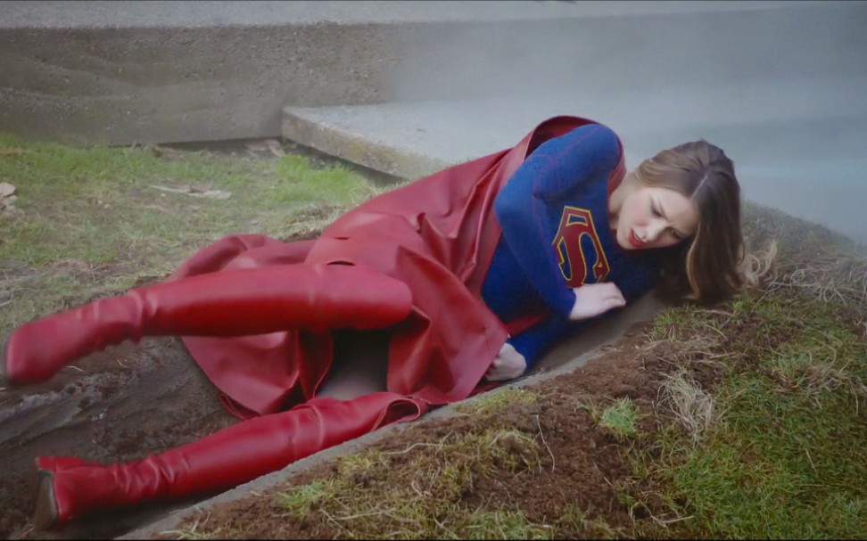 女超人中计倒地身亡图片