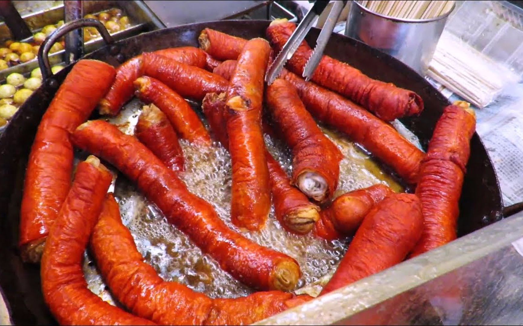 香港街头小吃,50元一份猪大肠,生意火爆,物价高得吓人!
