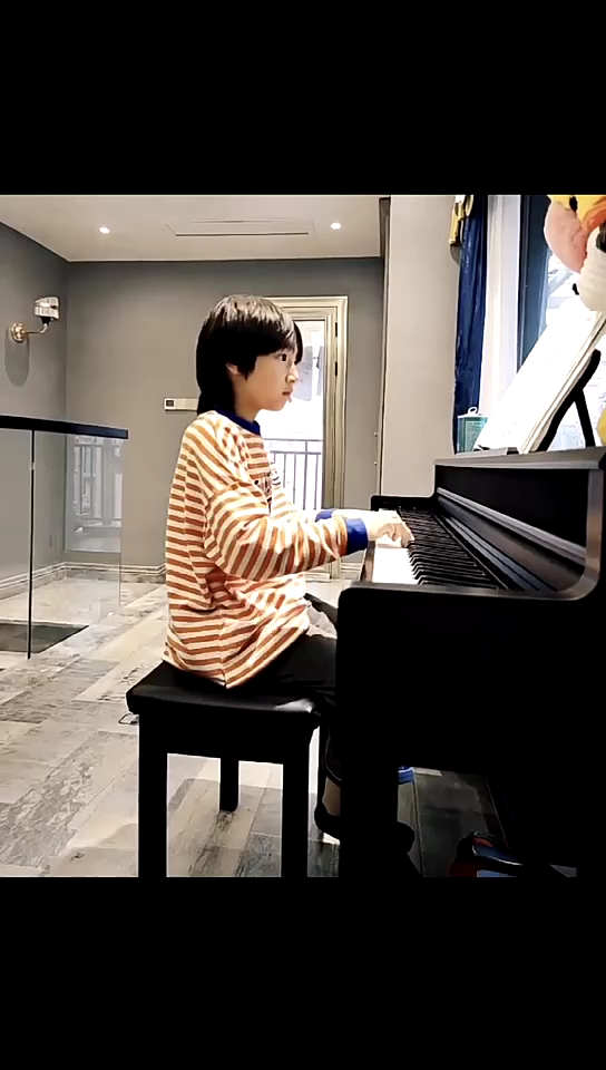 张恩瑞##钢琴演奏#是我们的钢琴小王子