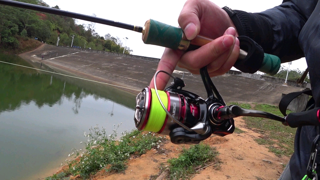 纺车轮单手抛投