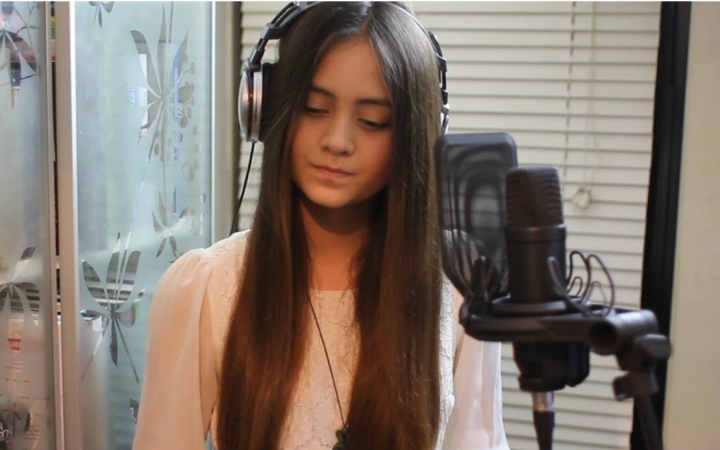 [图]【开口跪】一首超级动听的Let Her Go【Jasmine Thompson】【中英字幕】