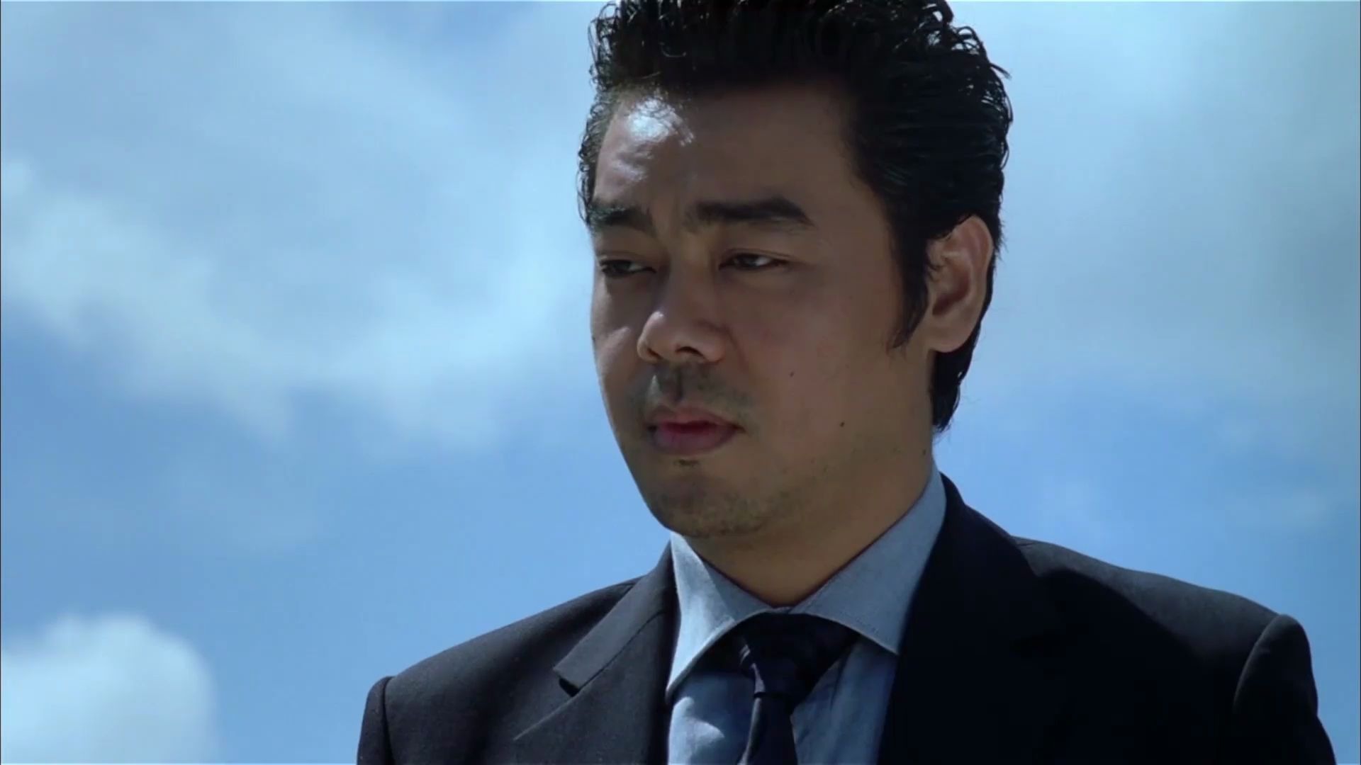 一盒巧克力搞定警方,刘青云都被上司搞无语了,这警察怎么 当的