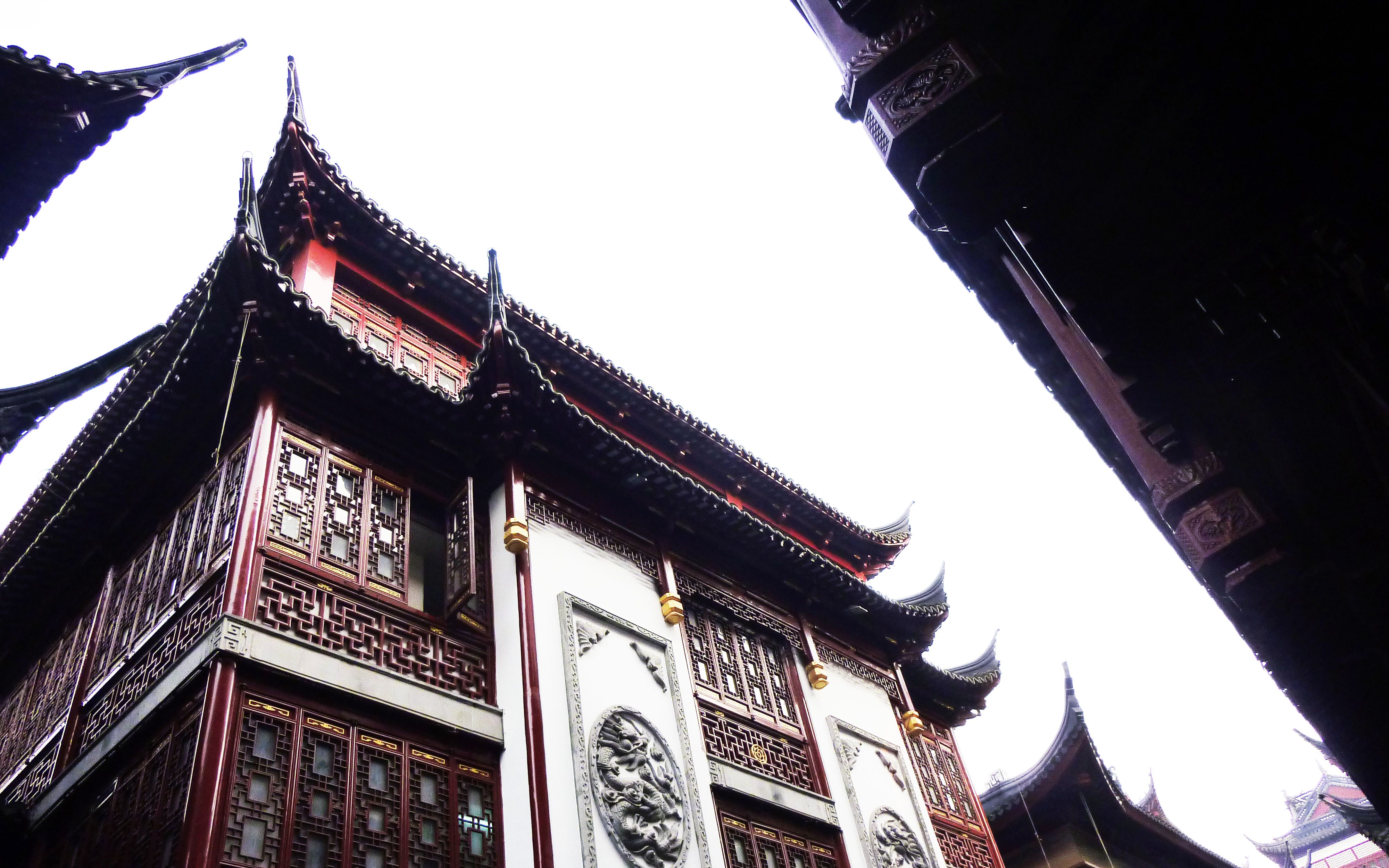 上海城隍庙古典建筑有着非常浓厚的中国古建筑特色,同时也具备老上海