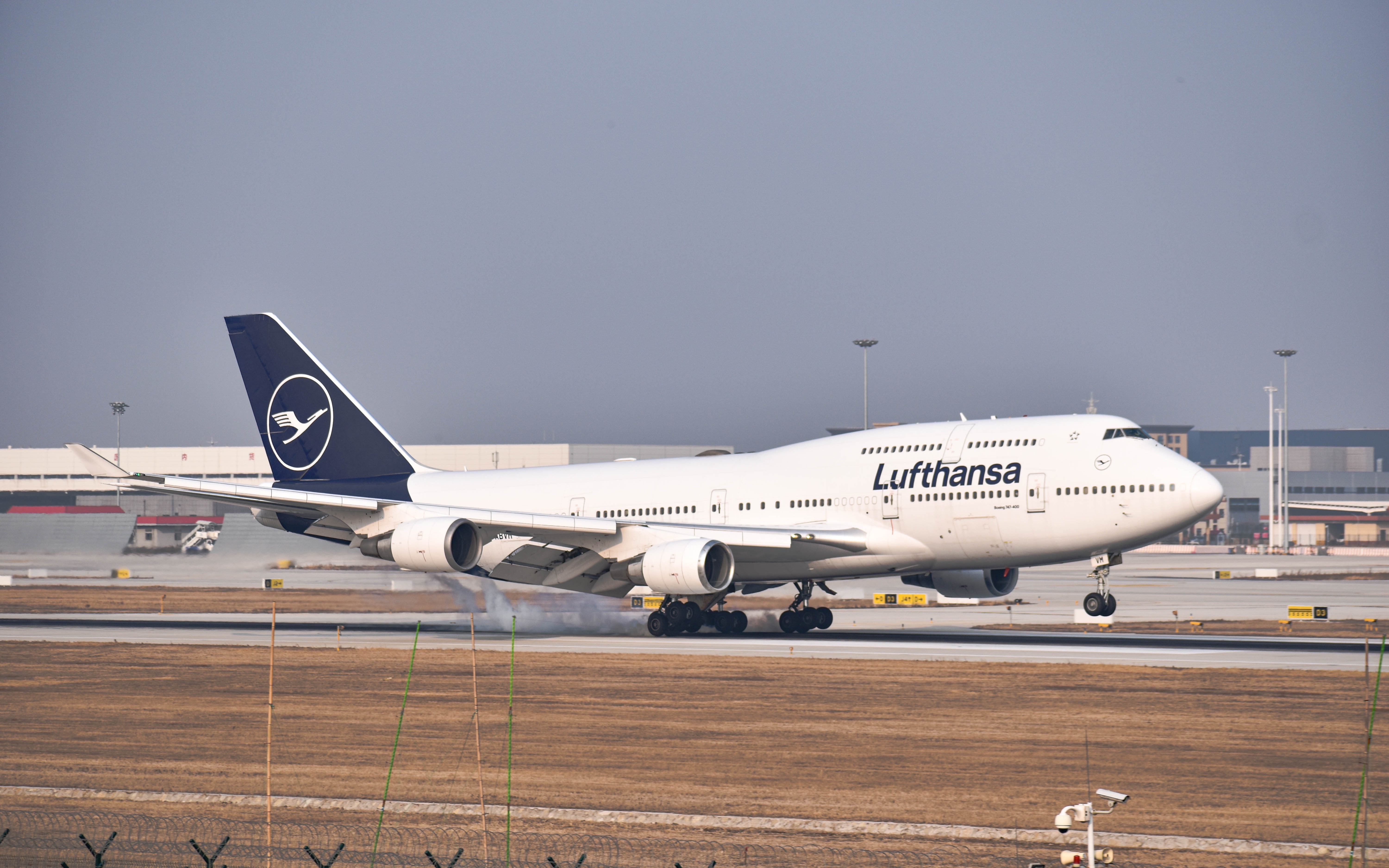 漢莎航空波音747-400降落青島膠東國際機場_嗶哩嗶哩_bilibili