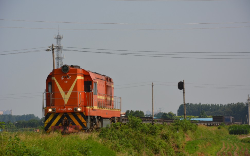 【平舞铁路】df12-0185牵引混编快速通过乡村道口