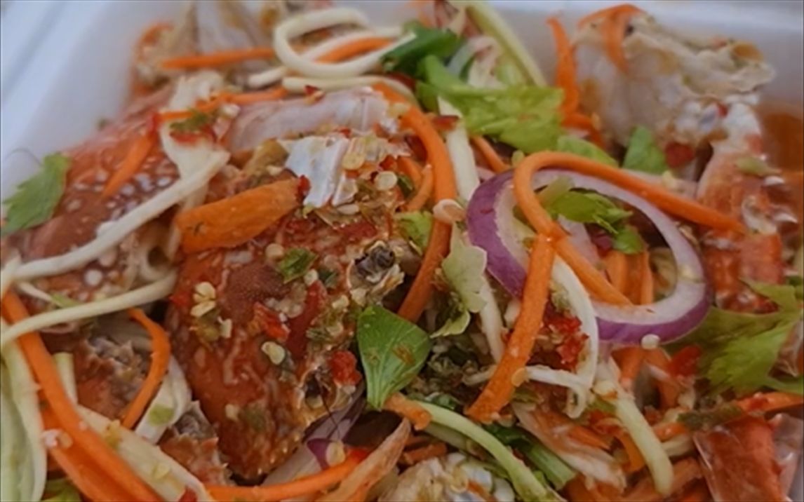 【泰国美食】泰国夜市凉拌螃蟹