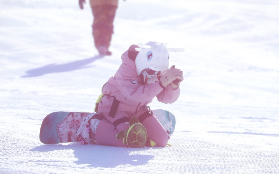 [图]【程潇】《雪地里撒野的朋友们》饭拍：滑雪的潇视频合集