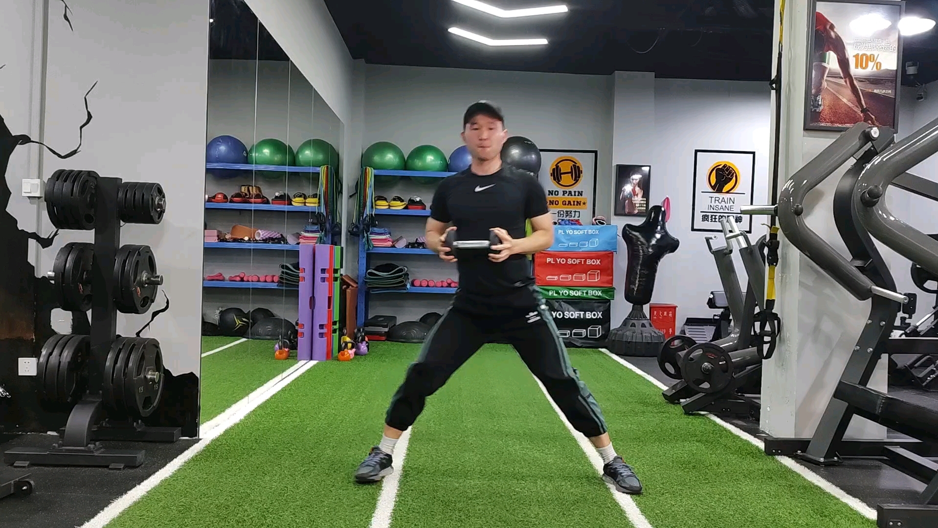 功能训练——哑铃侧弓步前推