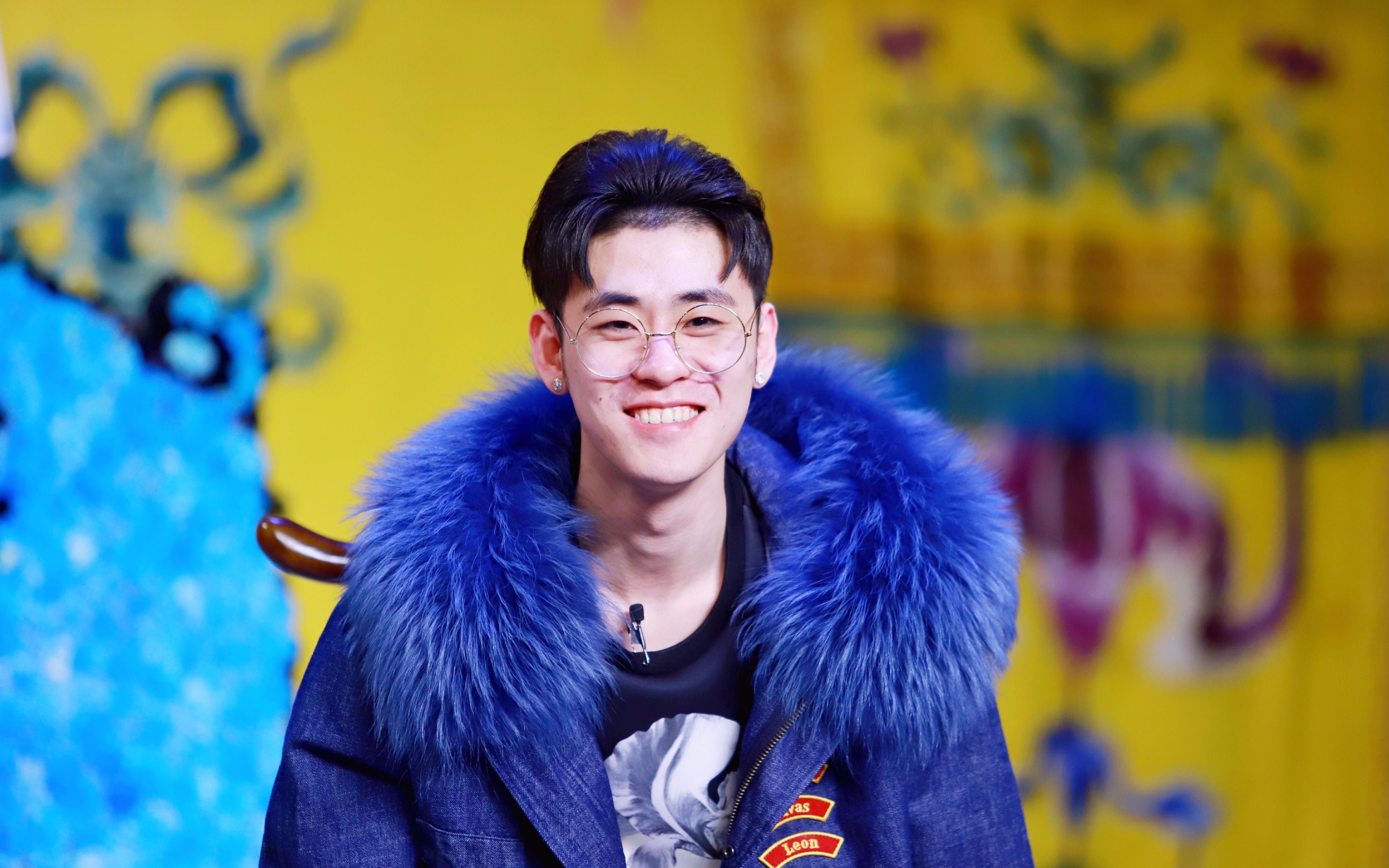 名家张云雷登上主流官媒成年轻人榜样,建议自立门户净化相声圈!