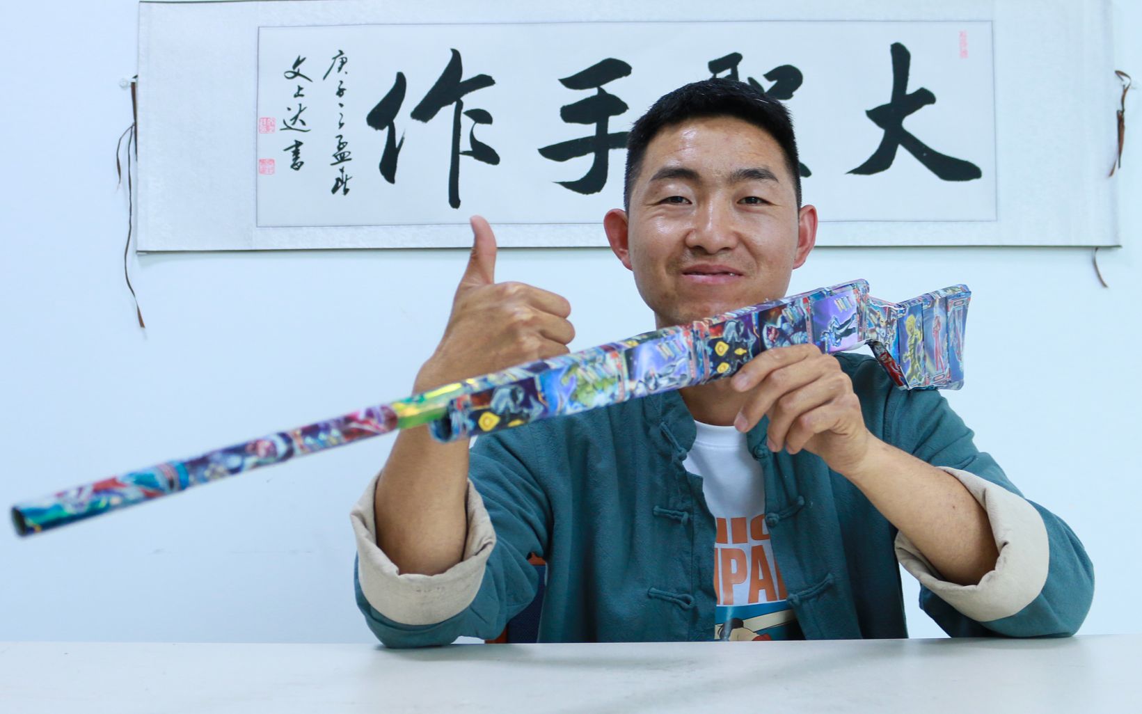 大圣教你用奥特曼卡牌做98k即使没有装扳机也难掩其霸气