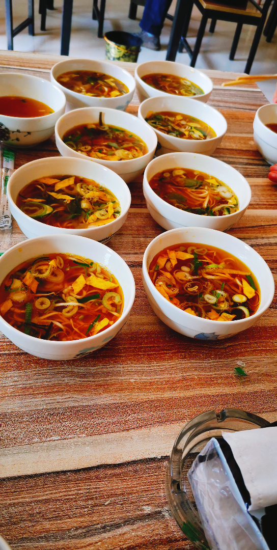 陕西特色美食当以面食为首下面有请武功旗花面