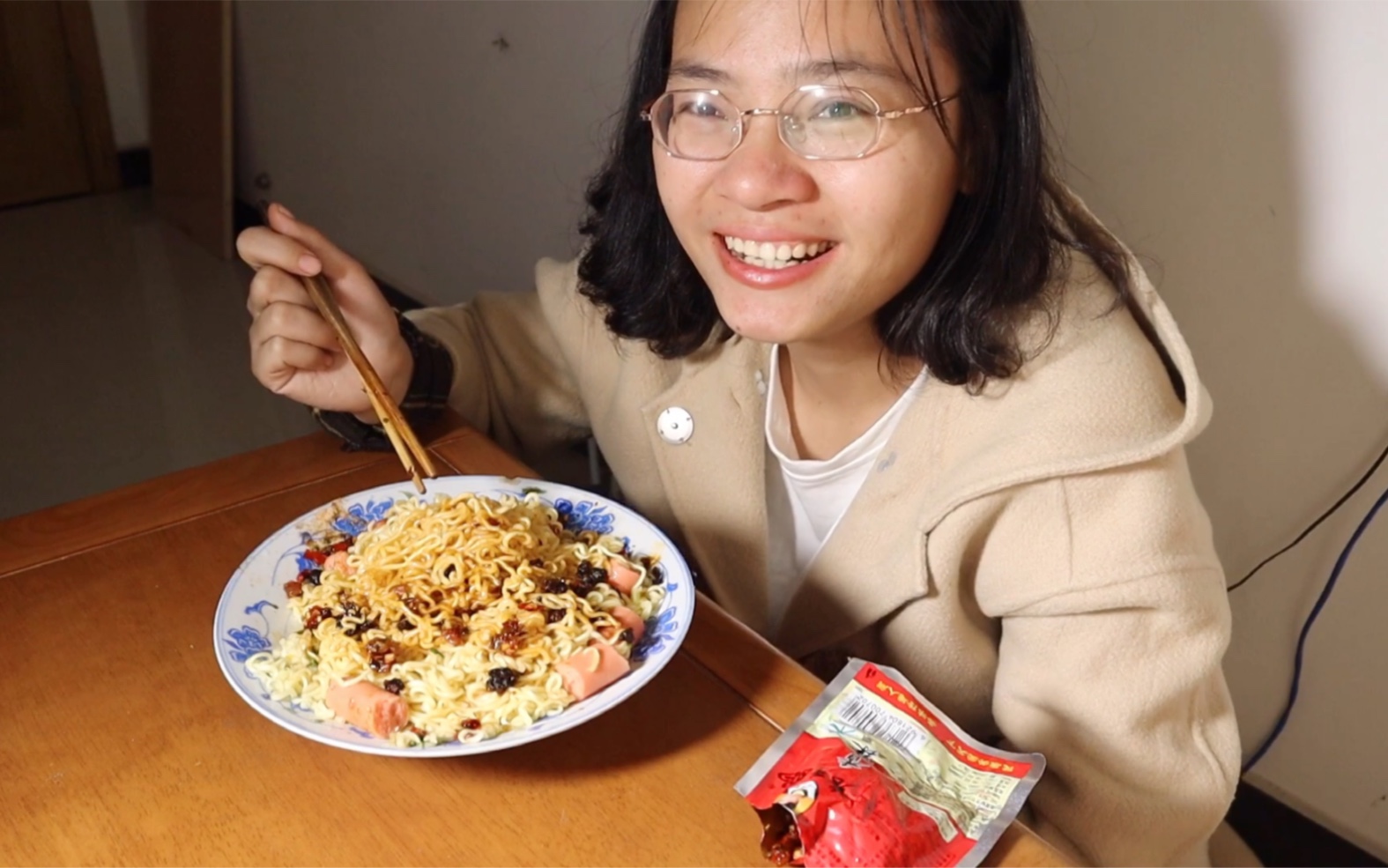 做销售的第3天,下班回家煮两包泡面,我会一直坚持下去的!