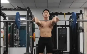 Video herunterladen: 挺举60Kg