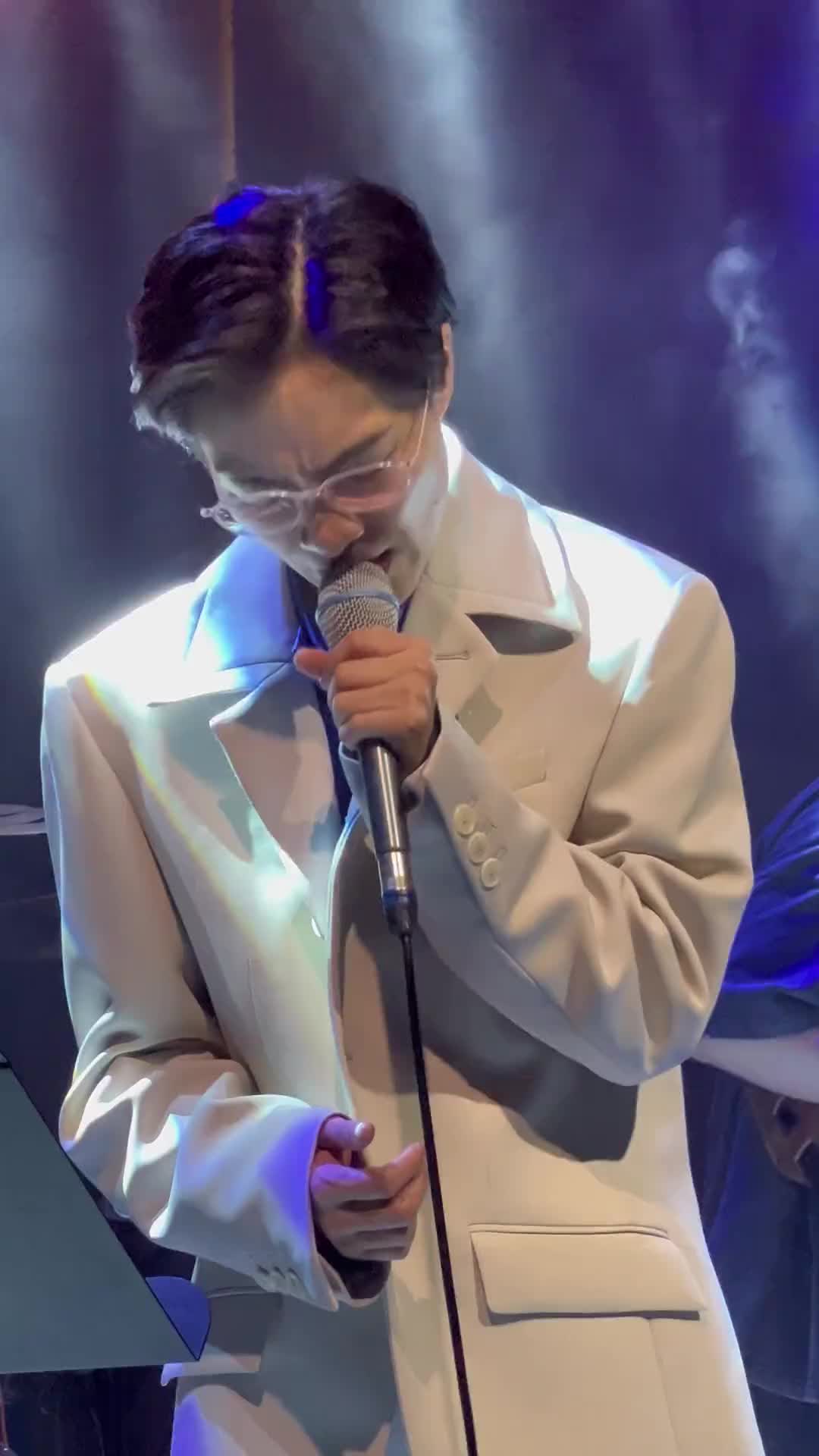 独角戏余超颖翻唱歌曲livehouse独角戏