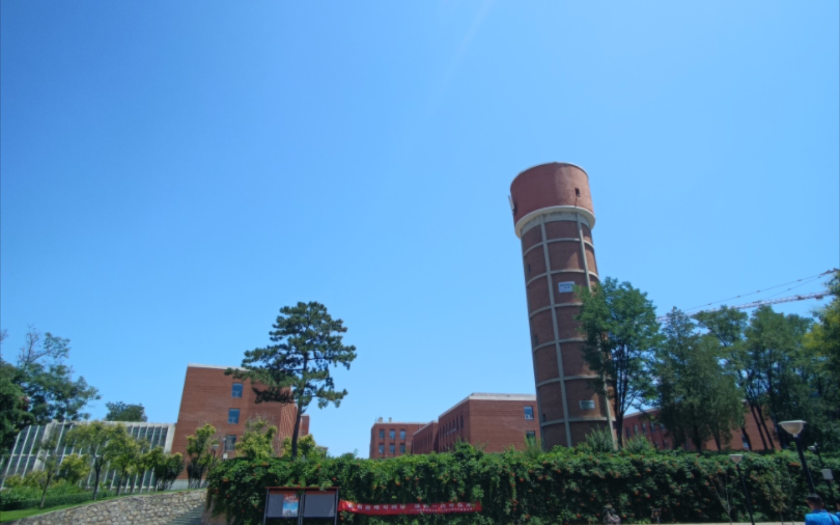 清晨,静谧的校园