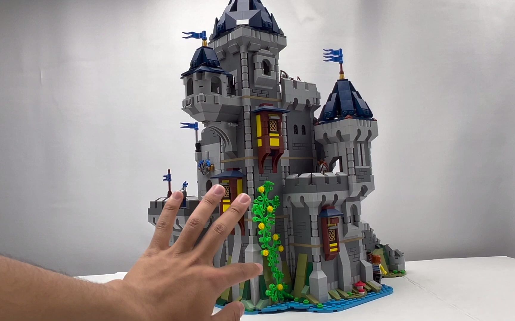如何用3各乐高3in1城堡(31120)打造一个更大的城堡!