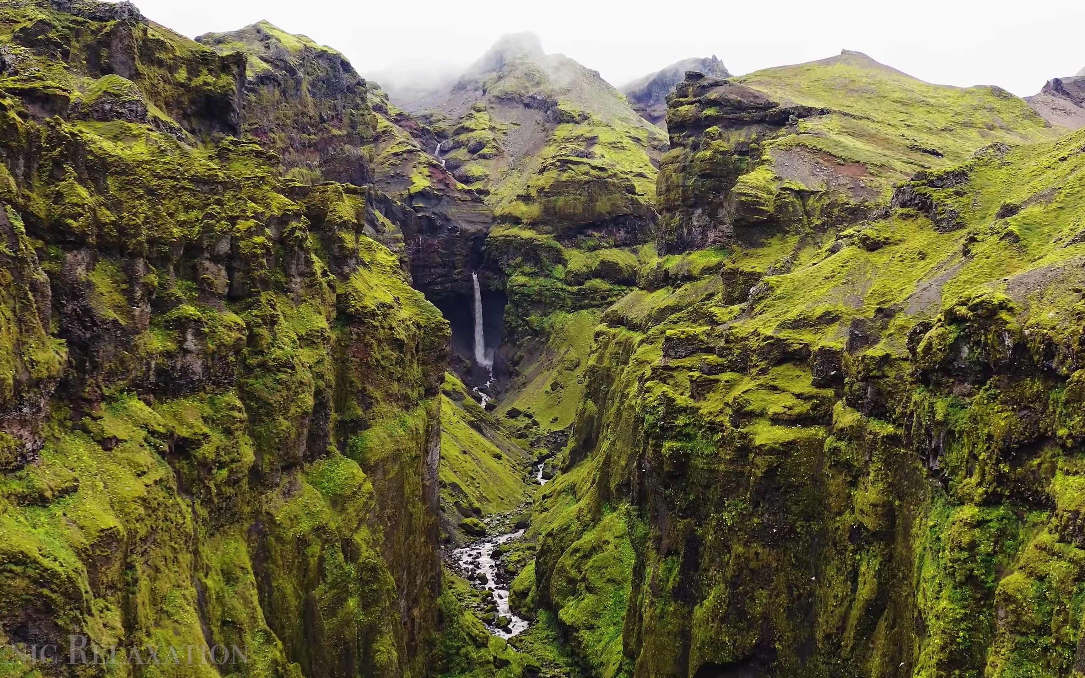冰岛 4k - 带有平静音乐的风景休闲电影