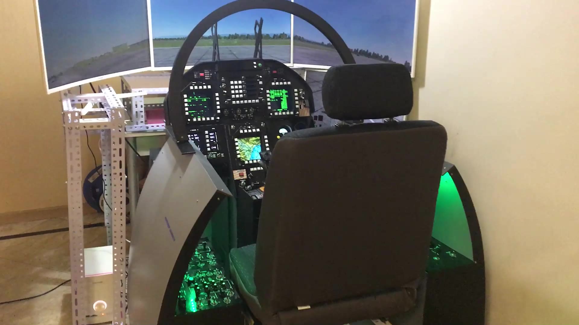 自制模拟飞行座舱