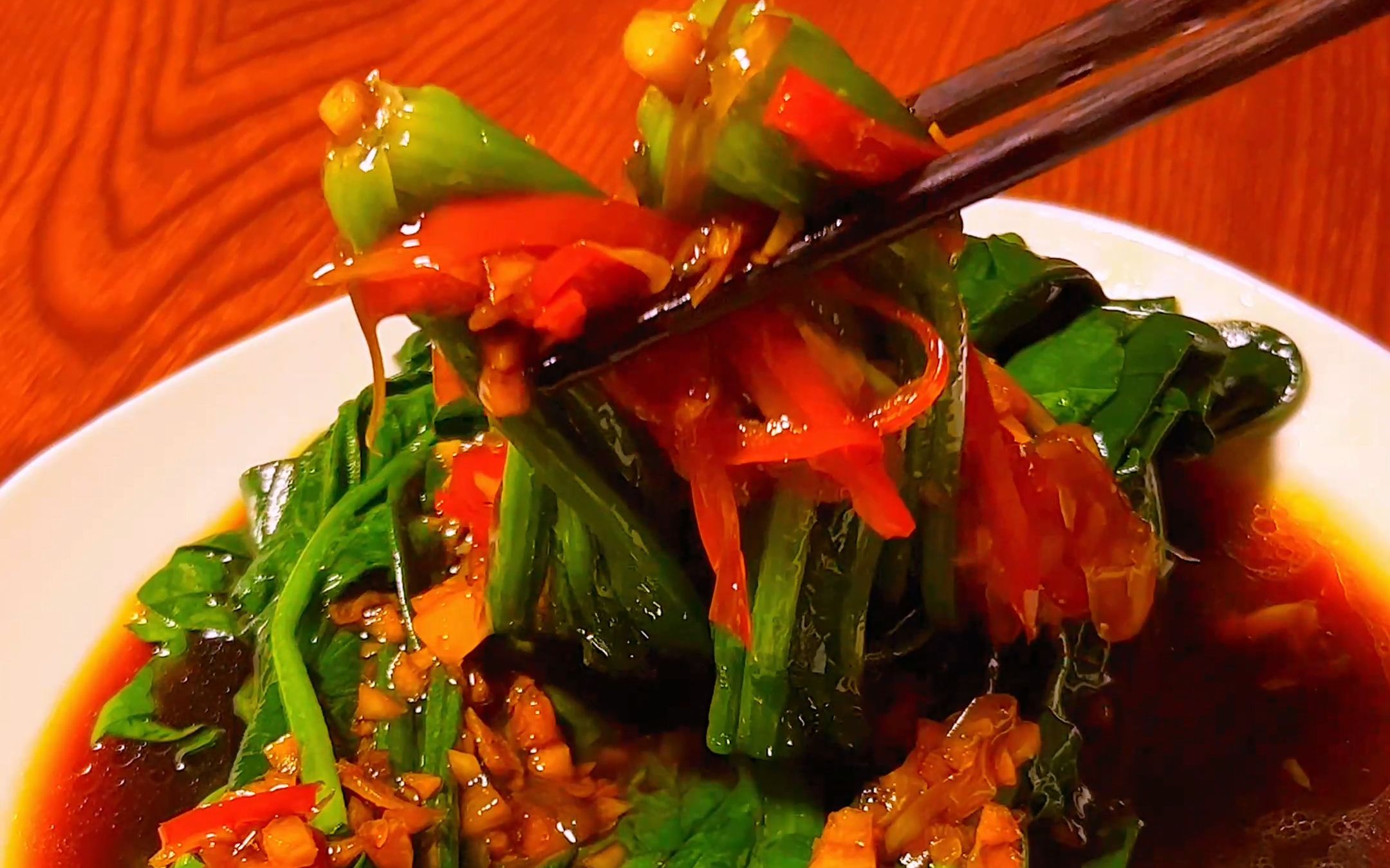 白灼菠菜做法清脆爽口 太好吃了!