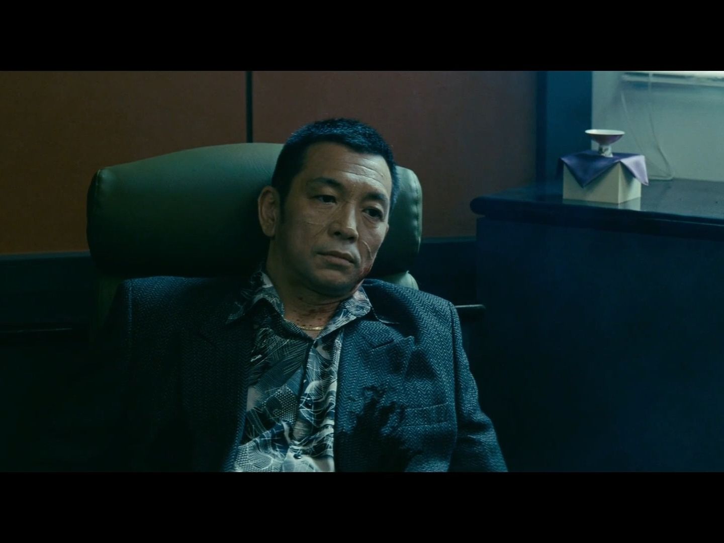 《日本雅库扎类电影极恶非道》第42段:在木村的追悼会上,片冈打算继续