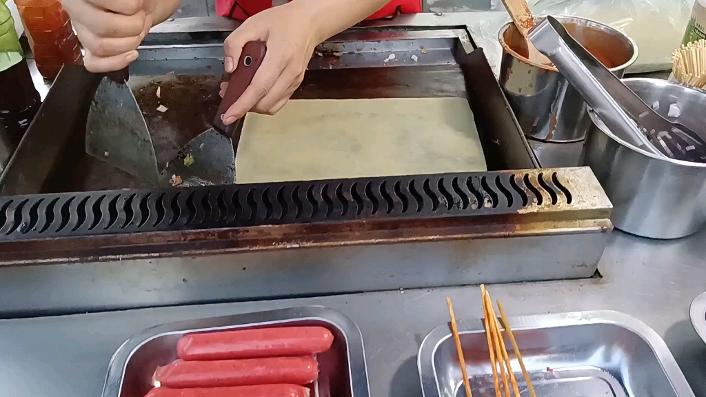 经典街头美食烤冷面制作过程 你学会做了吗
