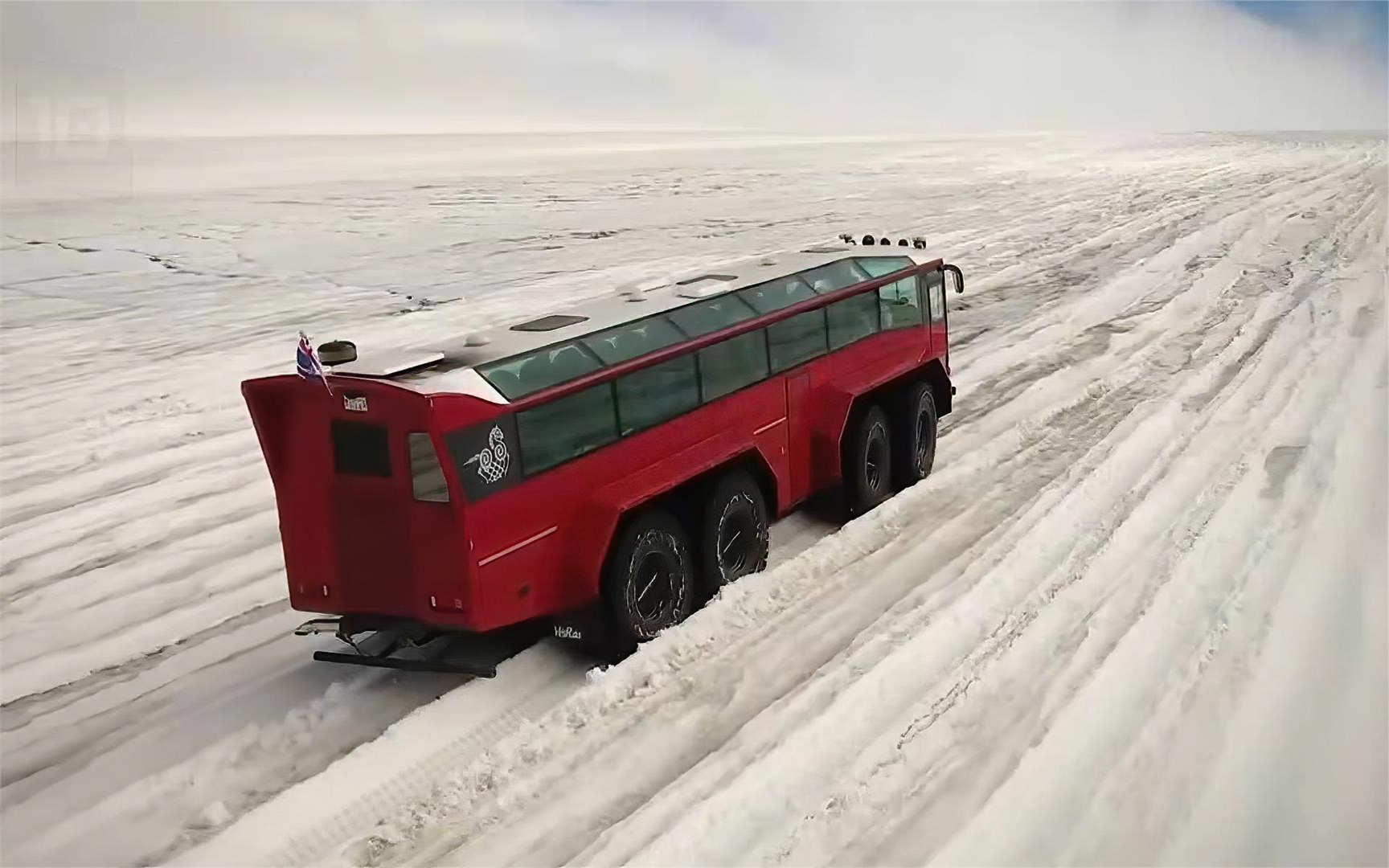 比非洲四手丰田更强的越野大巴,可搭载48人,还带加强悬架