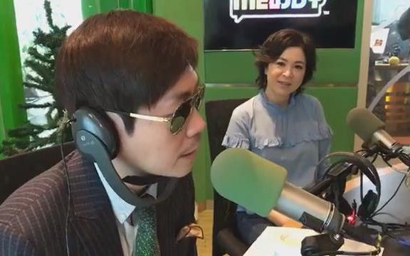 【20180208】李思捷和苏玉华melody 直播室宣传贺岁喜剧《一家大晒》