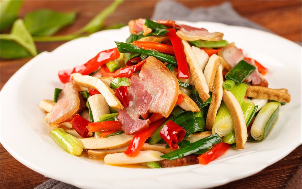 逛食记美食 | 大蒜炒腊肉,隔着屏幕都闻到了香味!