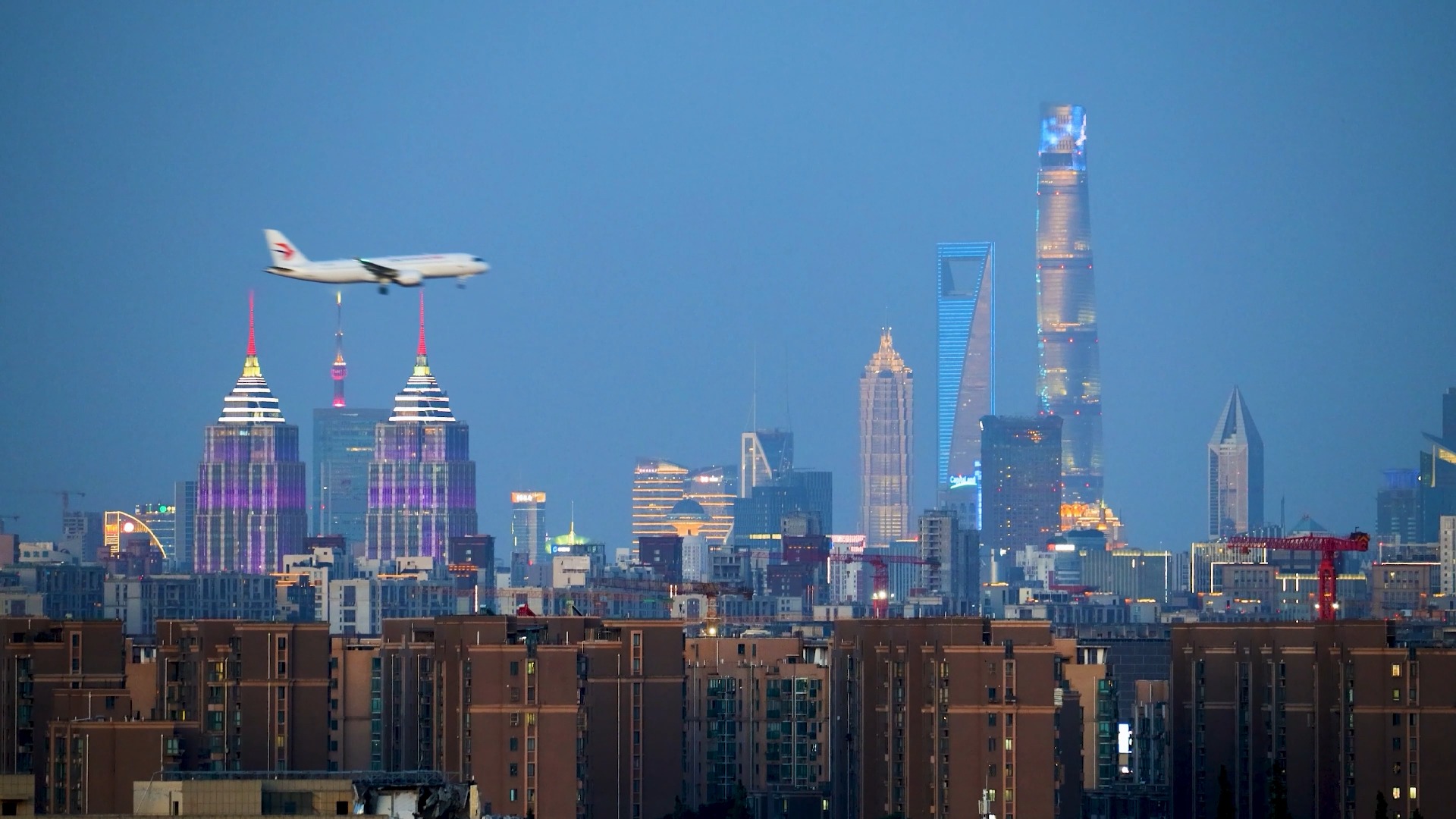 虹桥拍机-神秘机位-国航747,c919飞越上海中心