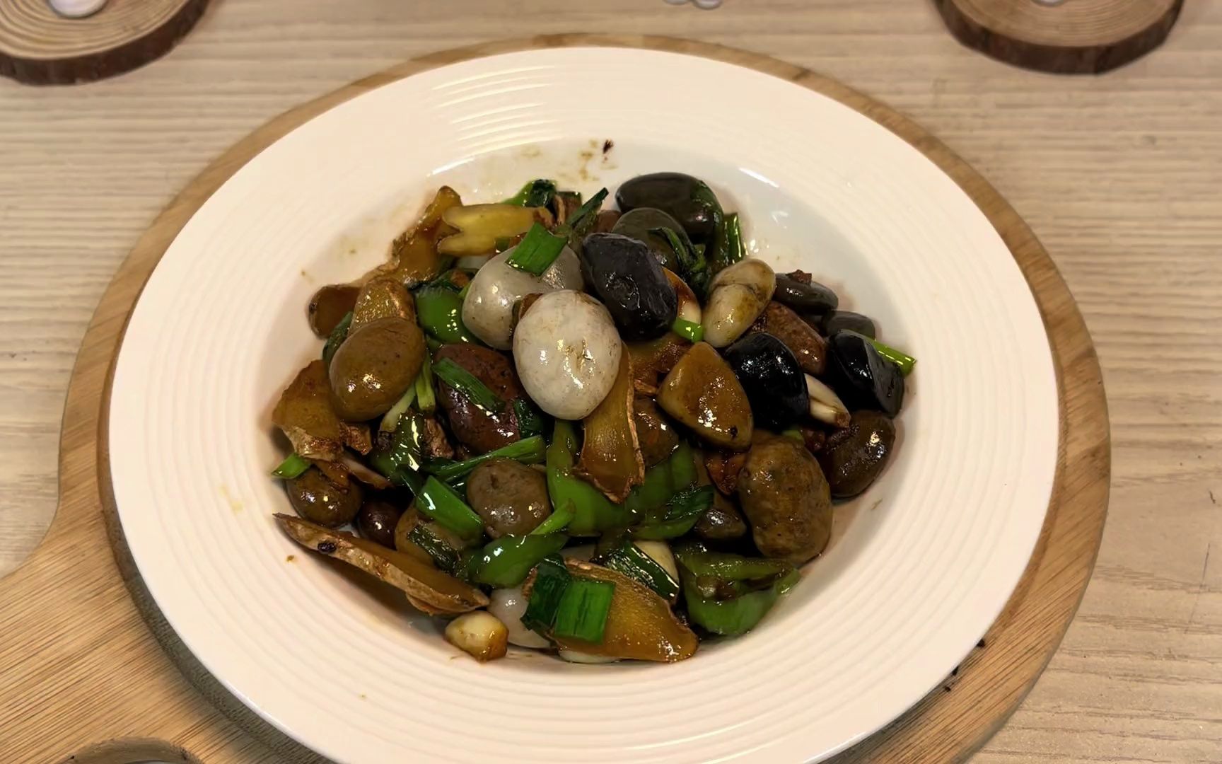 炒石头到底有多好吃?小姐姐亲测"嗦丢"!