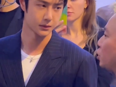 米兰时装周首秀的#王一博#jimmychoo全球品牌代言人王一博#状态嘎嘎好