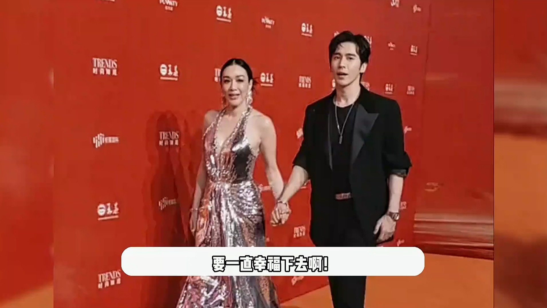 钟丽缇晒照为张伦硕庆生,两人甜蜜亲吻,姐弟恋相差12岁