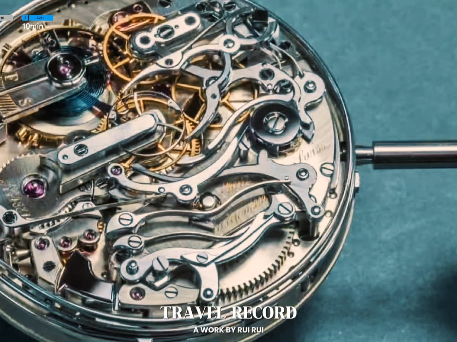 毫厘之间藏乾坤,钟表构造万象陈.齿轮交叠如星罗,发条盘曲似龙身