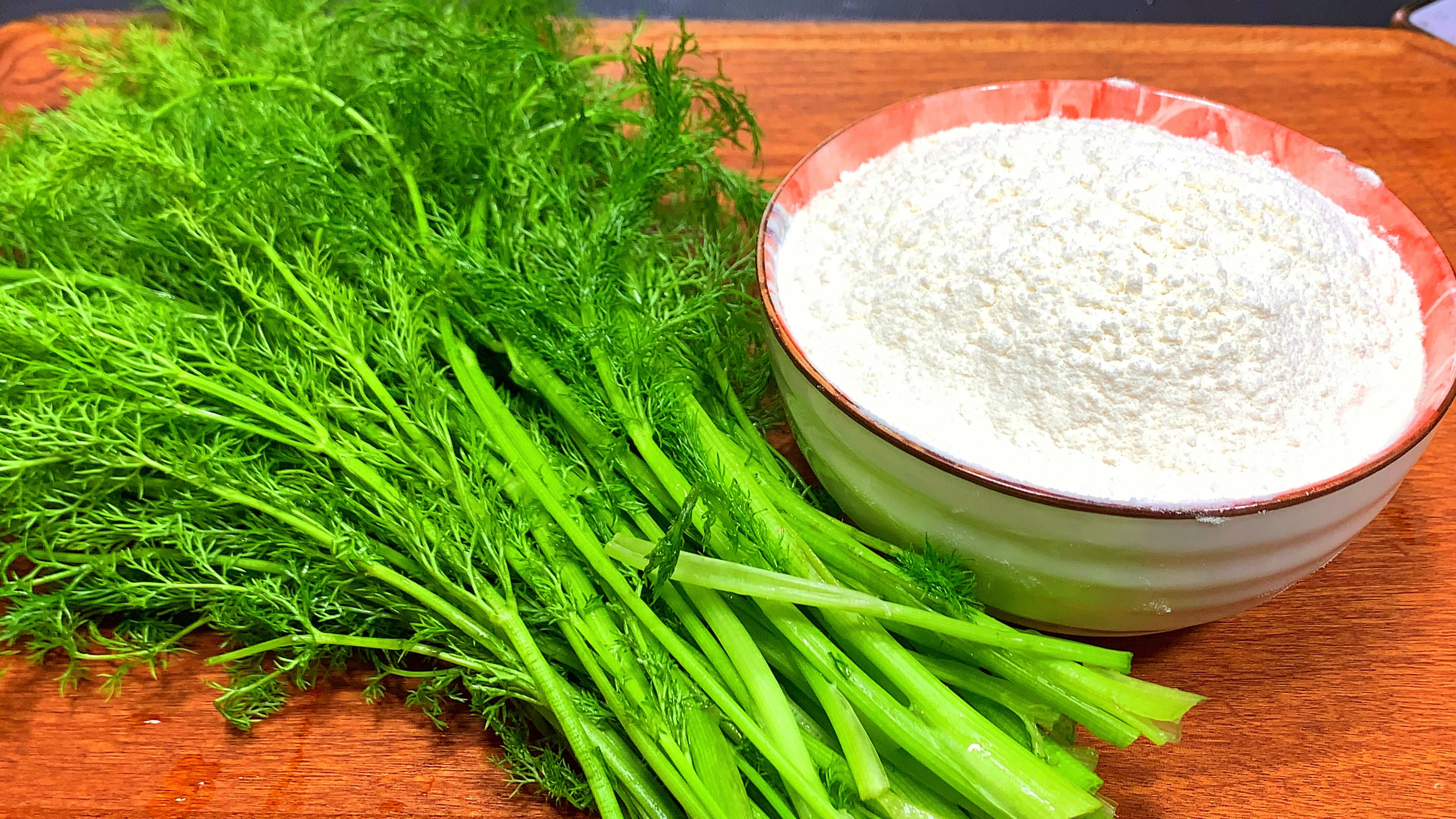 1把小茴香,1碗面粉,教你一个老式吃法,不干不柴,几