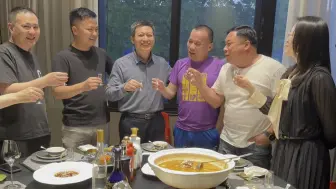 Video herunterladen: 品潭酒真年份十周年纪念酒，喝青花郎、珍30大金奖、潭酒紫气东来