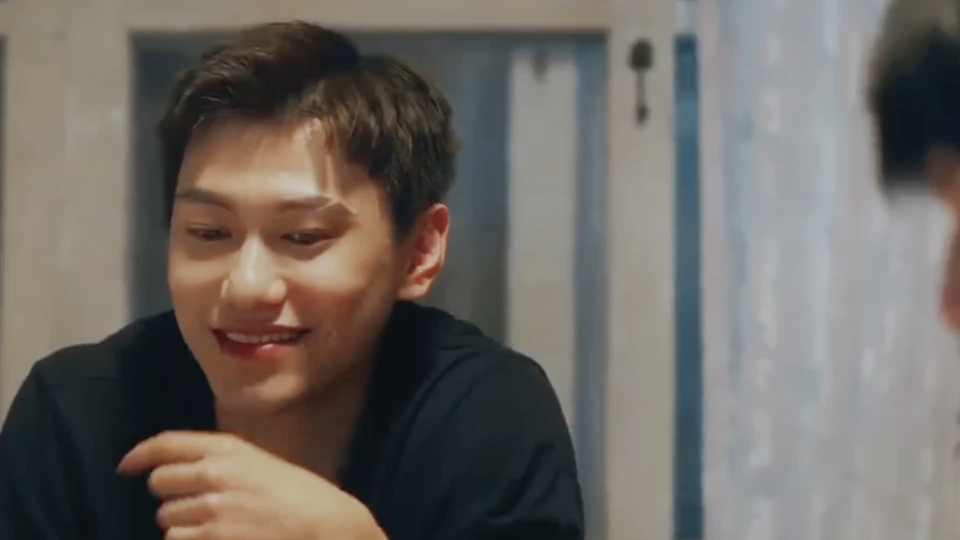 世界破破烂烂魏谦缝缝补补…大哥也许从未想过自己也能成为照亮别人的