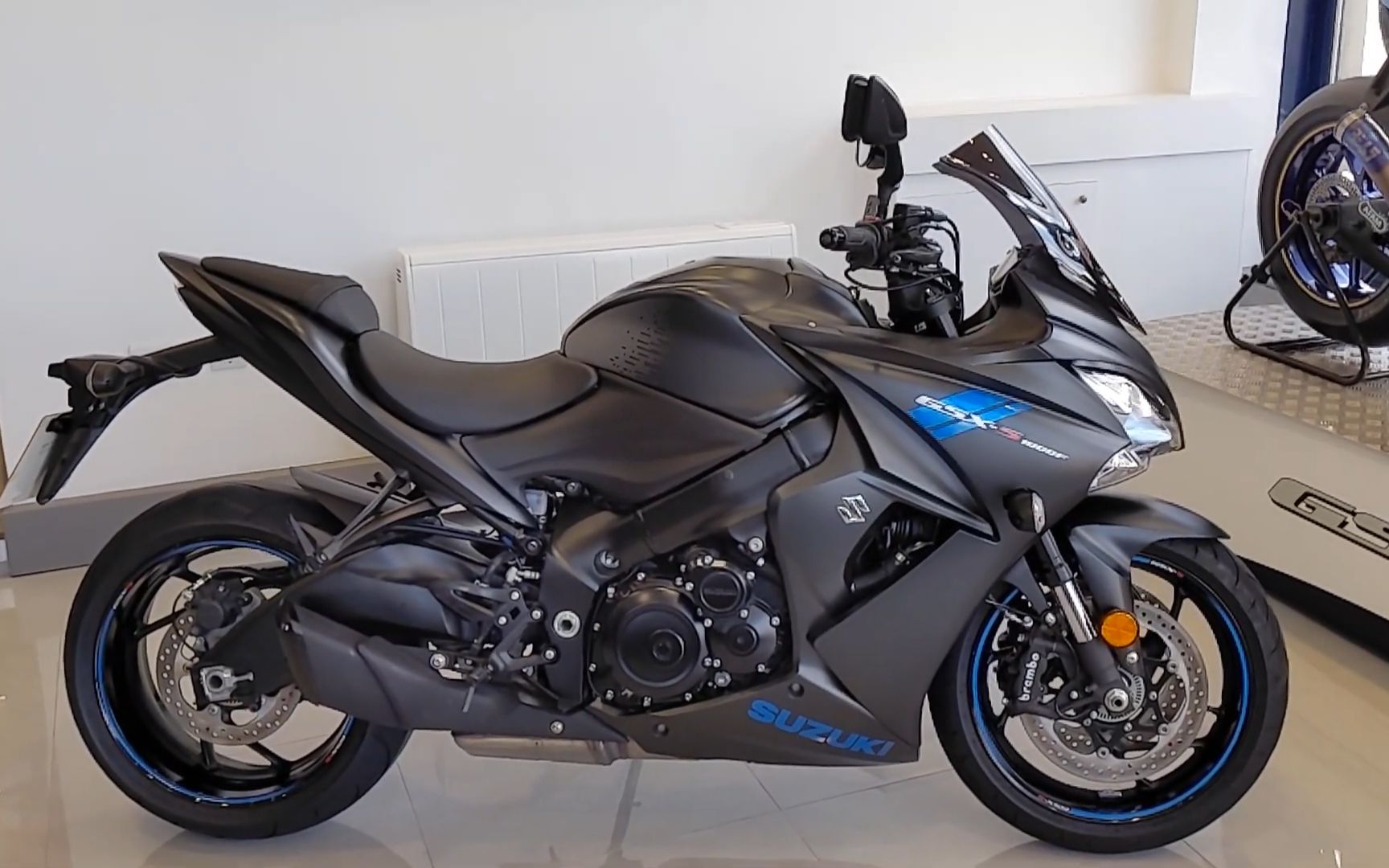铃木gsx-s1000f实车展示_哔哩哔哩_bilibili