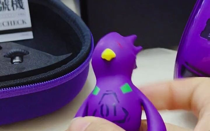 171_飞智八爪鱼4eva联名游戏手柄,我最喜欢那个小公仔__#游戏手柄推荐