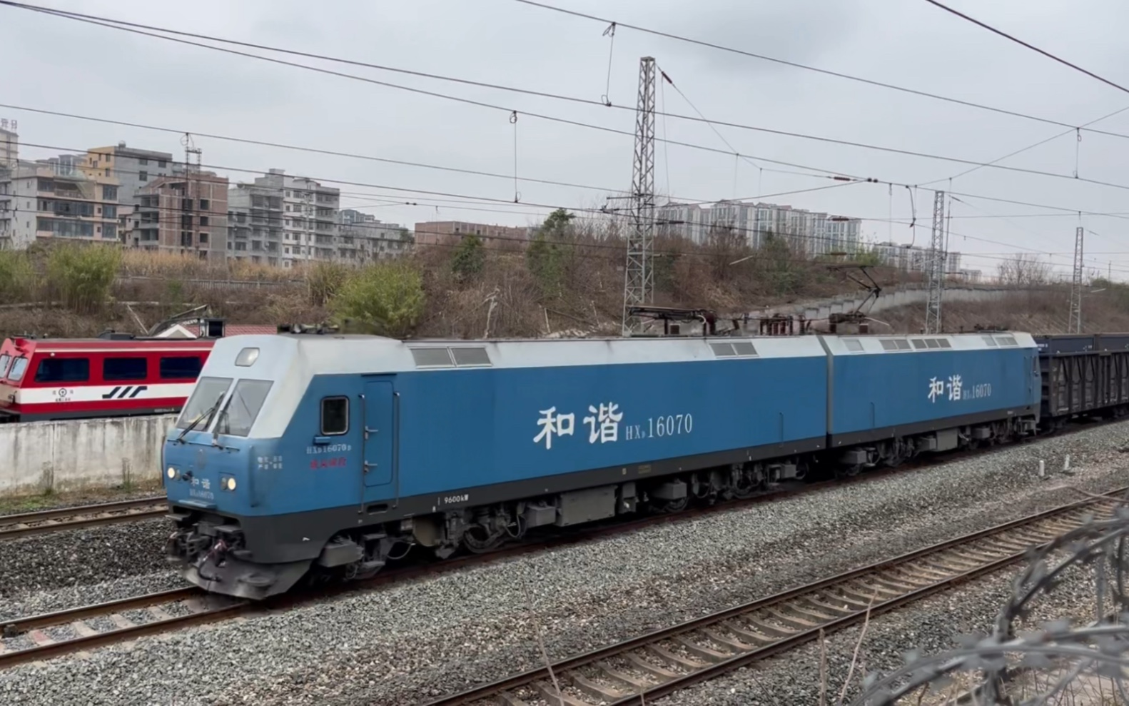 【成昆线】成局成段蓝精灵hxd1 6070牵引货列经成昆线去彭山站方向