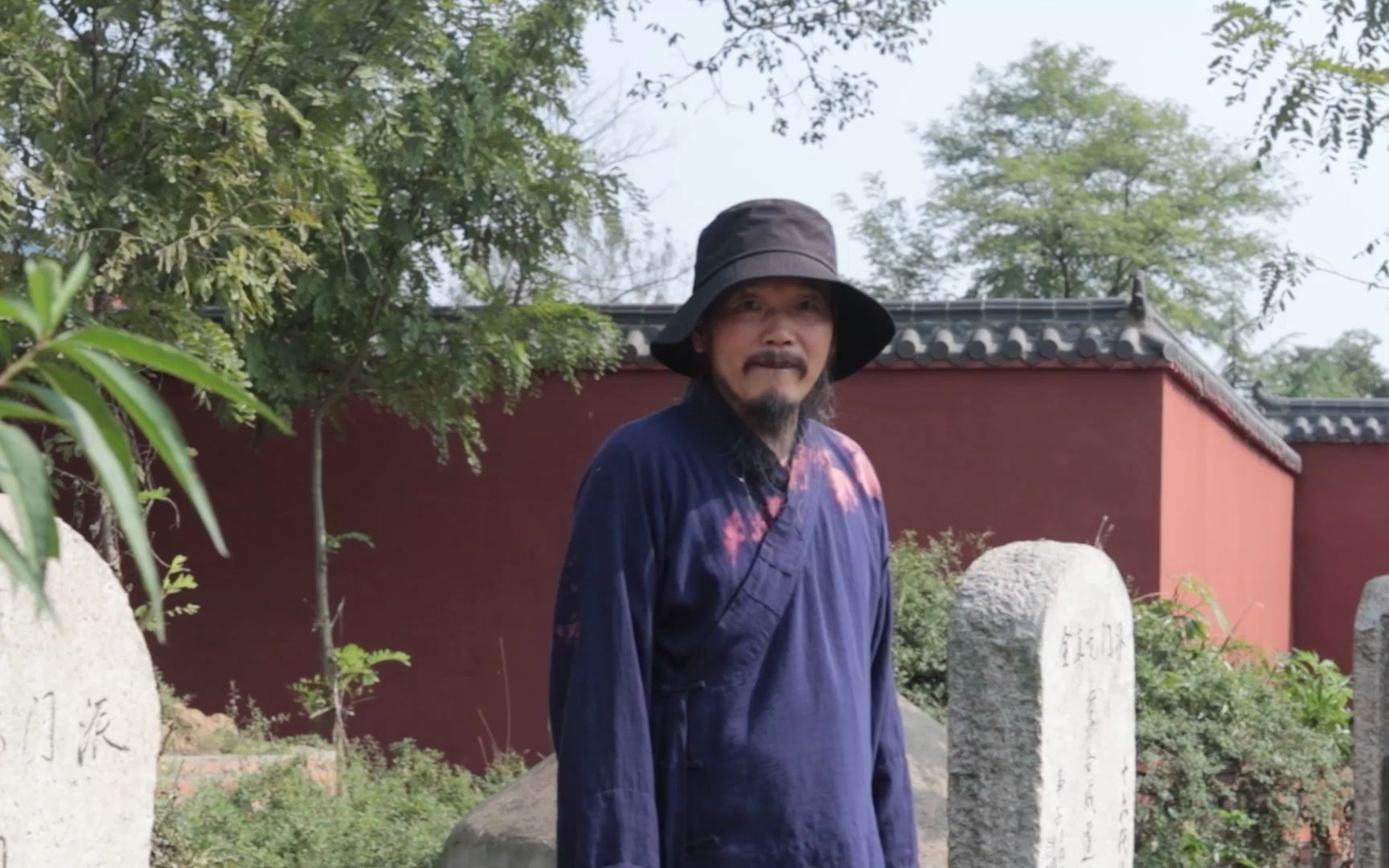 提前给自己挖好坟!全真道长:我不信这个世界的鬼神,人总有一死