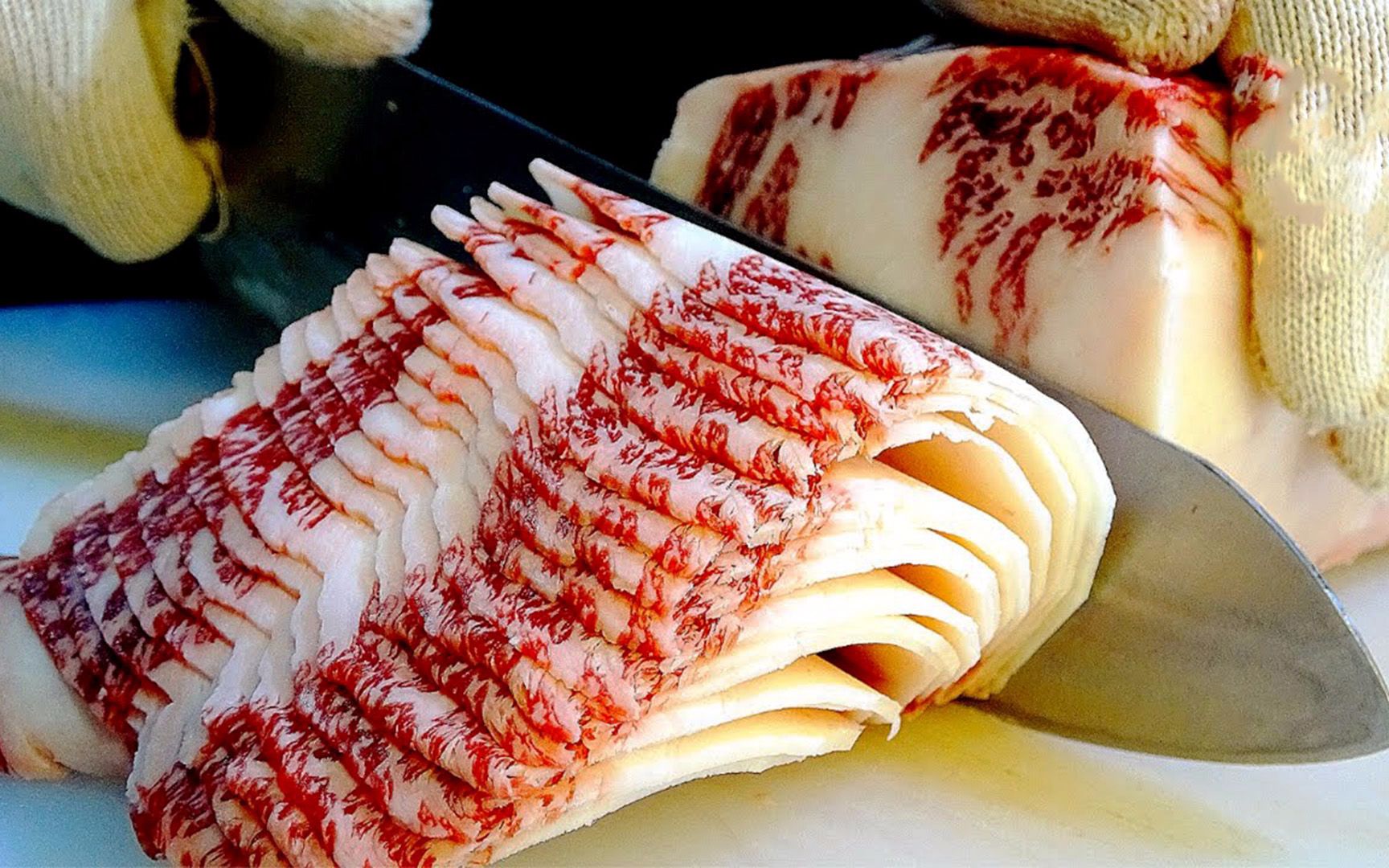 韩国烤牛肉,切成1mm薄片,肉质超嫩,配着泡菜吃才馋人!