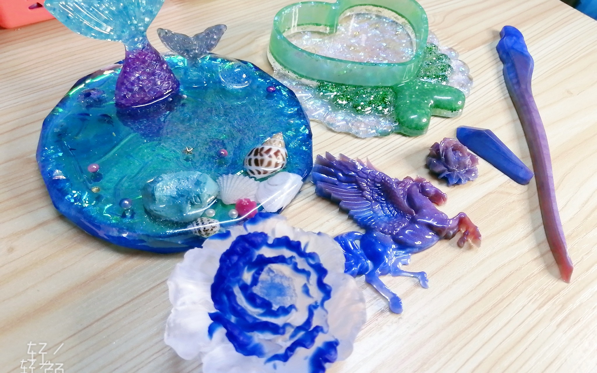 【滴胶】【滴胶制作】【滴胶脱模】手工up主又来啦~这次有超美的成品~_哔哩哔哩_bilibili